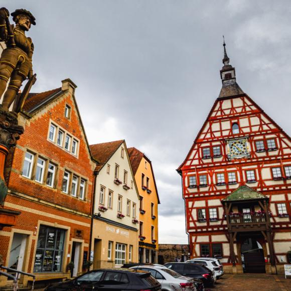 Rathaus mit Marktplatz