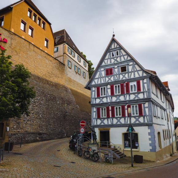 Fachwerkhaus unter der Stadtmauer